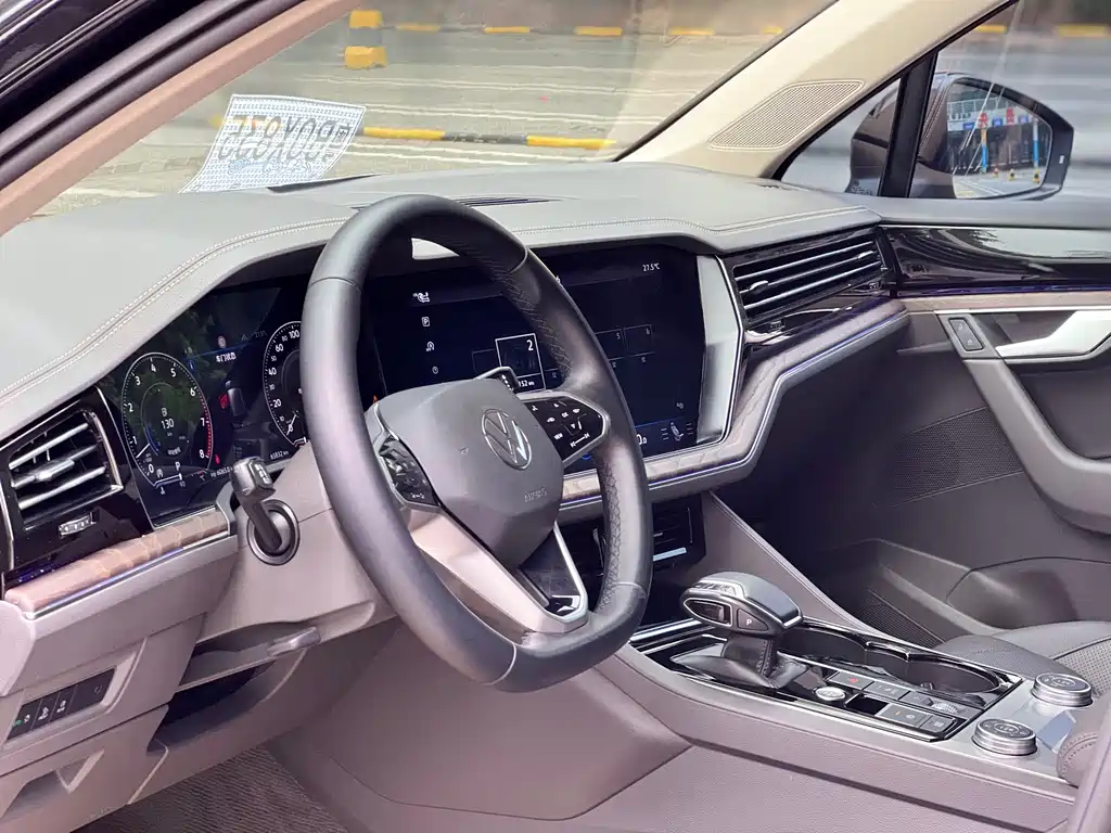 Volkswagen Touareg 2022 3.0TSI Sport
