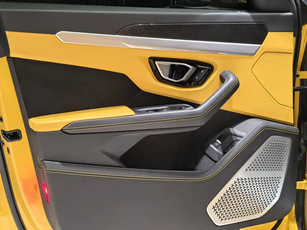 Lamborghini Urus — миниатюра 7