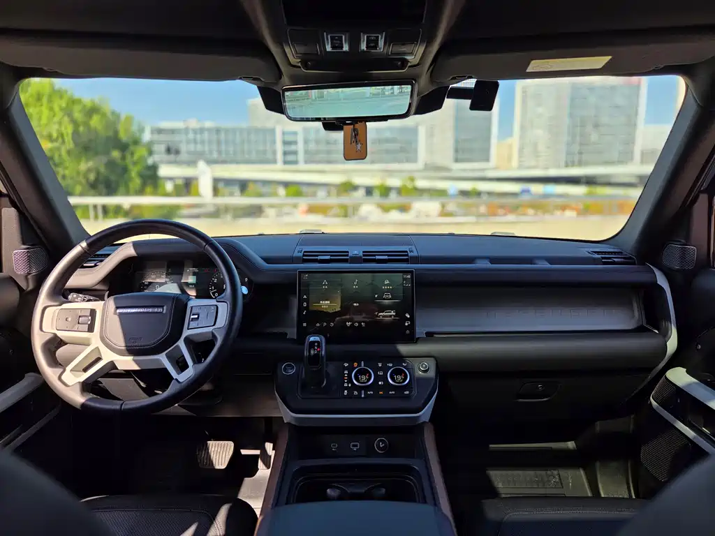Land Rover Defender — миниатюра 9