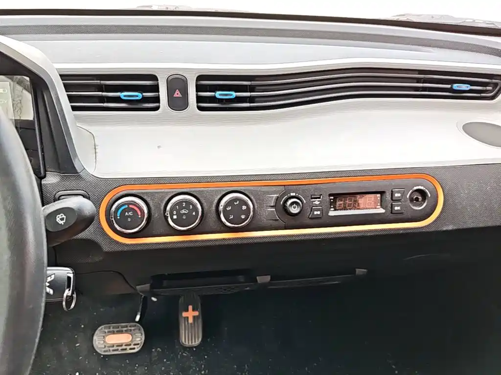 Wuling MINIEV — миниатюра 13