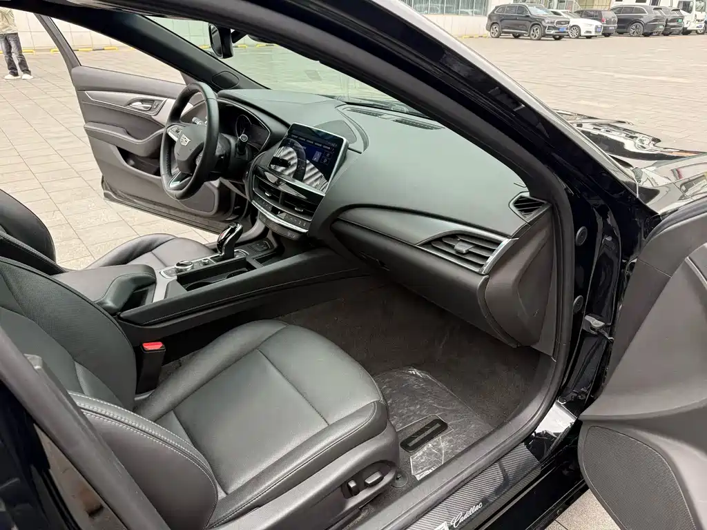 Cadillac CT5 — миниатюра 6