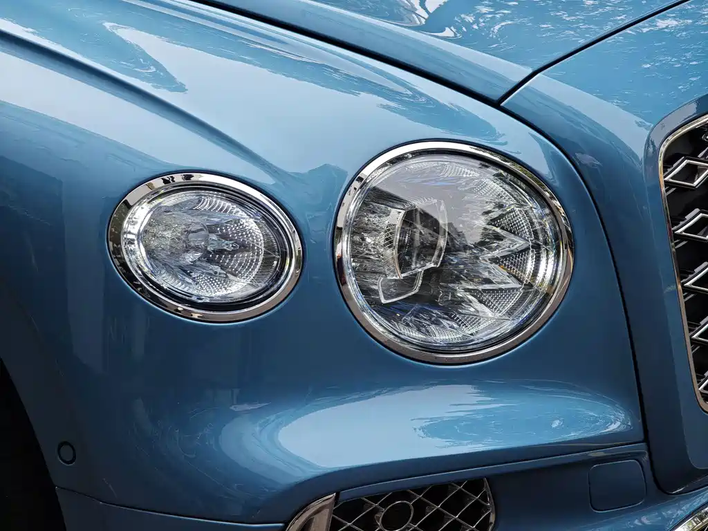 Bentley Flying Spur PHEV — миниатюра 22