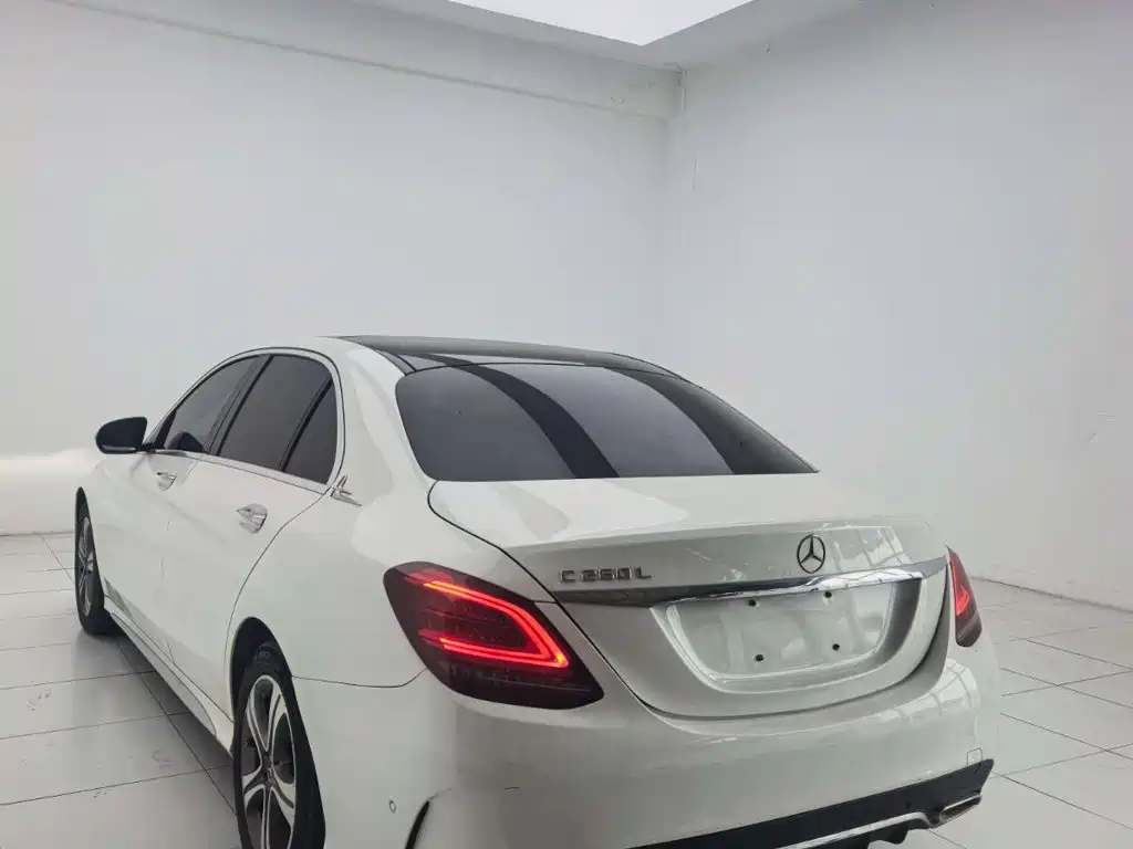 Mercedes-Benz C-Class — миниатюра 7