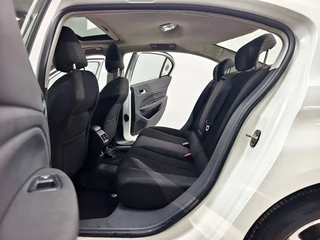Peugeot 408 — миниатюра 13