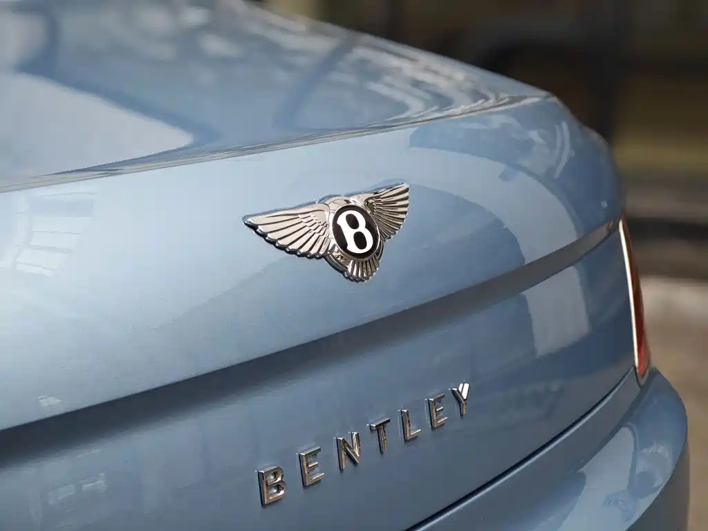 Bentley Flying Spur PHEV — миниатюра 6