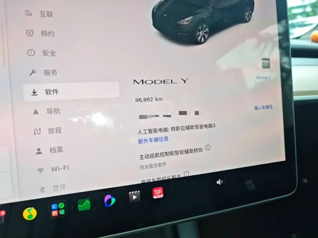 Tesla Model Y — миниатюра 12