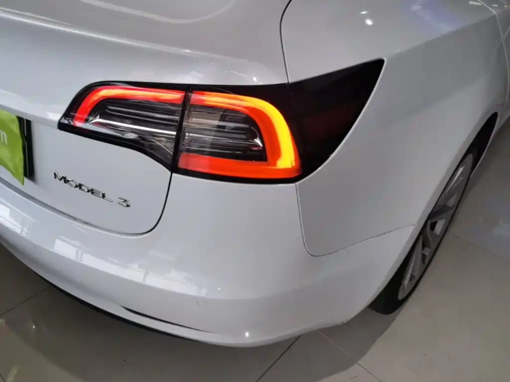 Tesla Model 3 — миниатюра 8