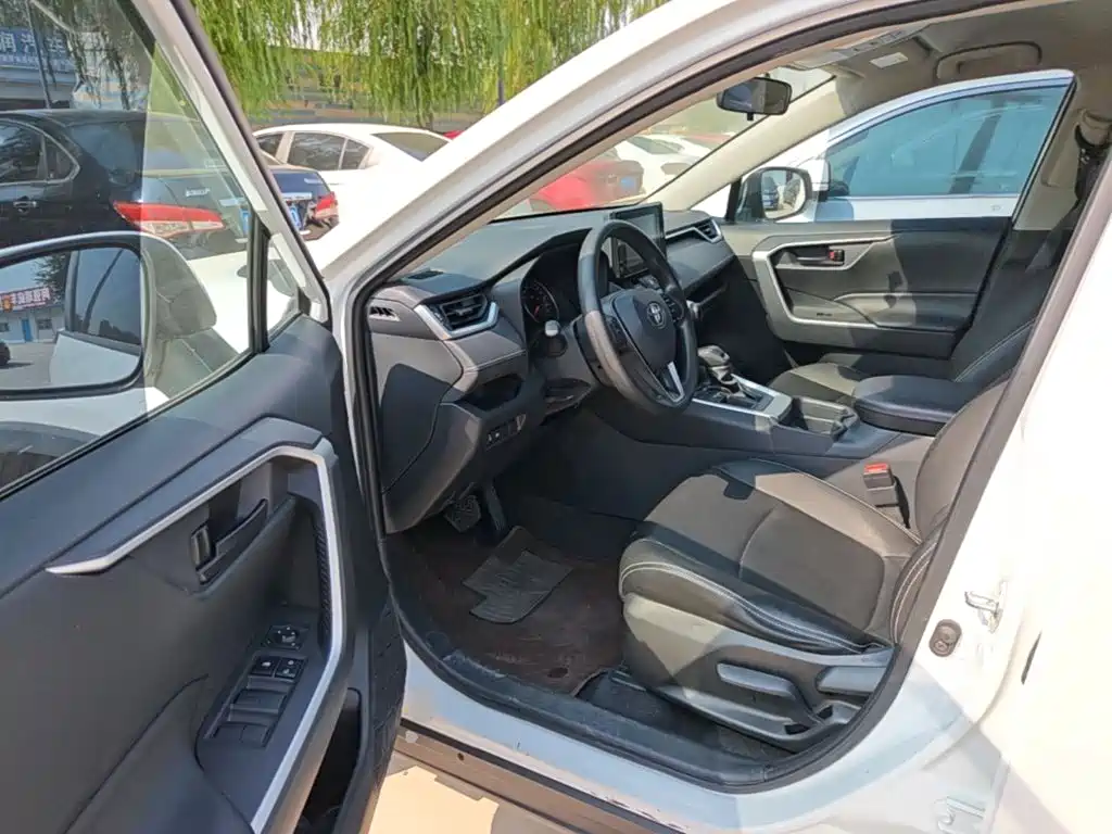 Toyota RAV4 — миниатюра 16