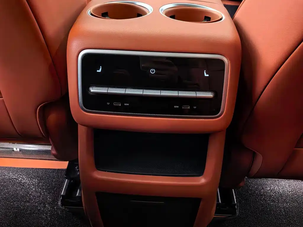 Li Auto Li L8 — миниатюра 10