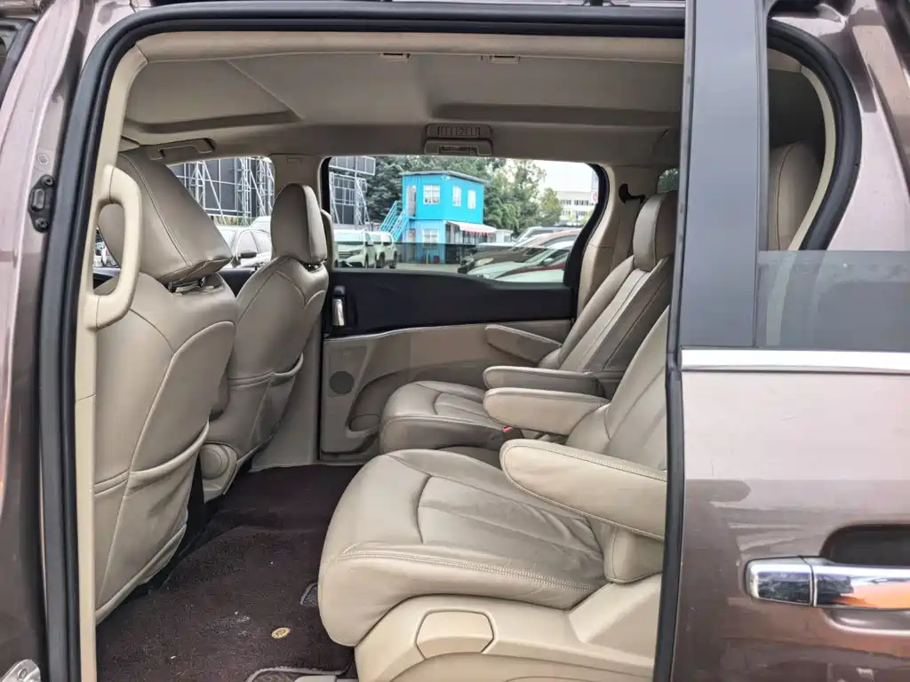 Buick GL8 — миниатюра 10