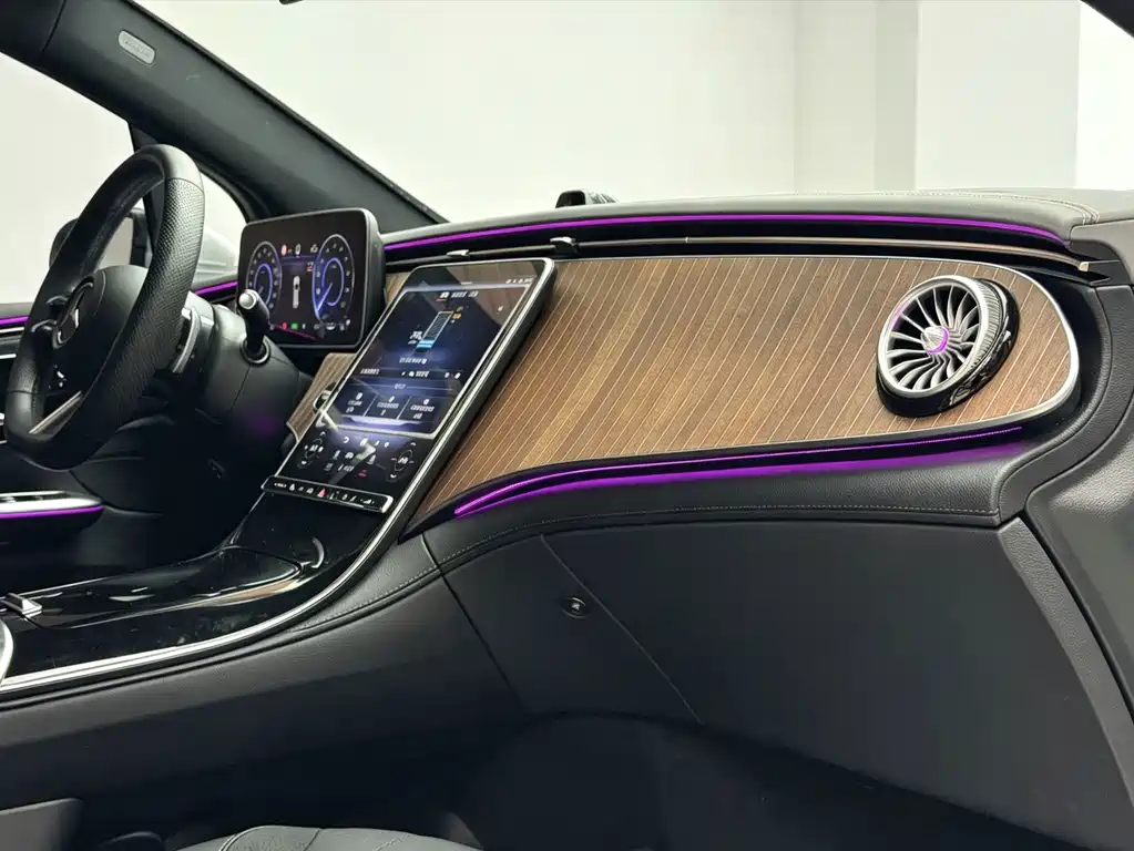 Mercedes-Benz EQE SUV — миниатюра 6