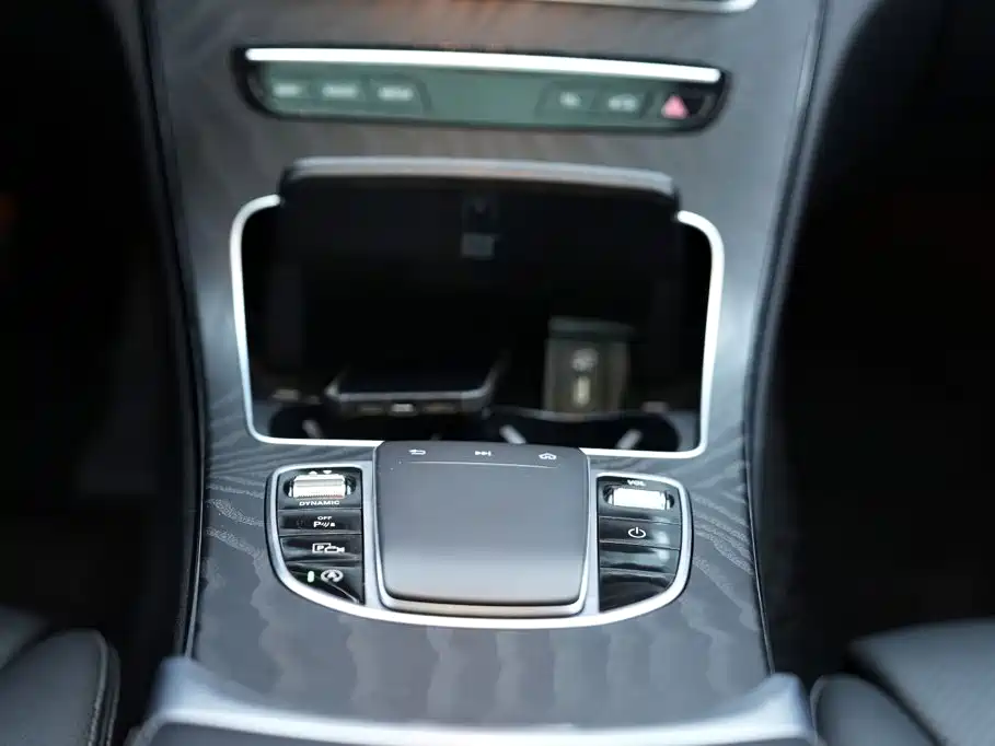 Mercedes-Benz C-Class — миниатюра 13