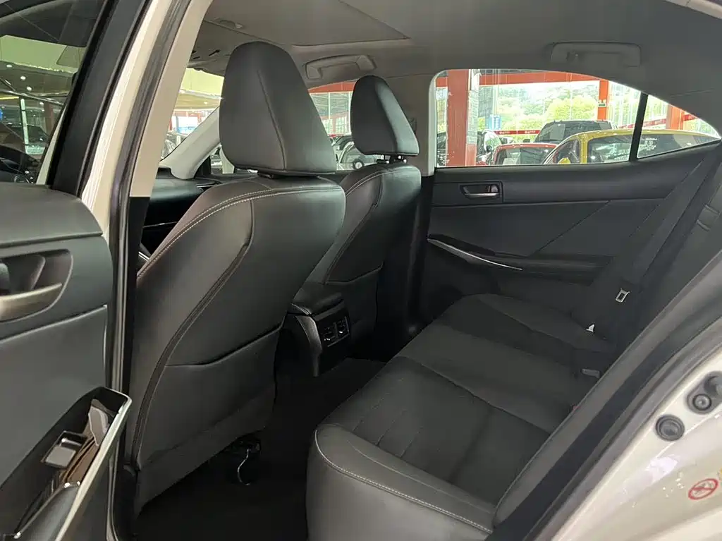 Lexus IS — миниатюра 9