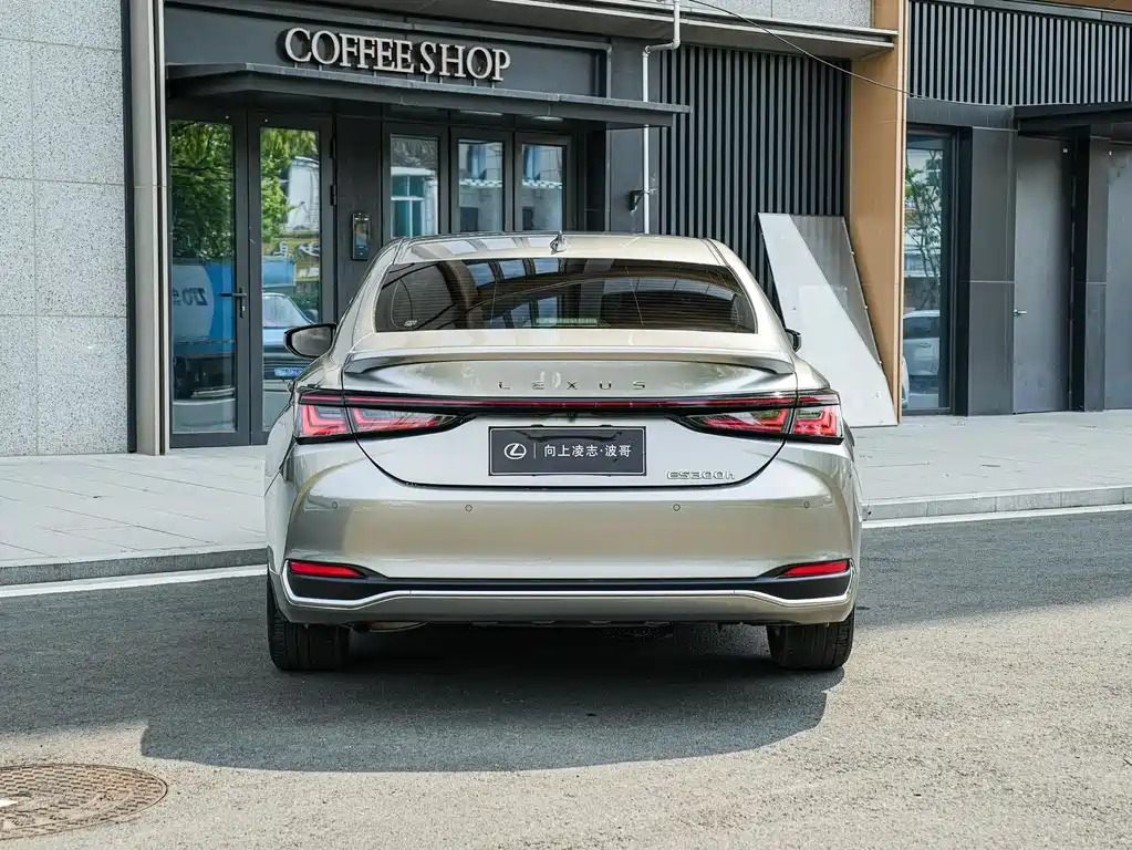 Lexus ES 2025 300h Premium