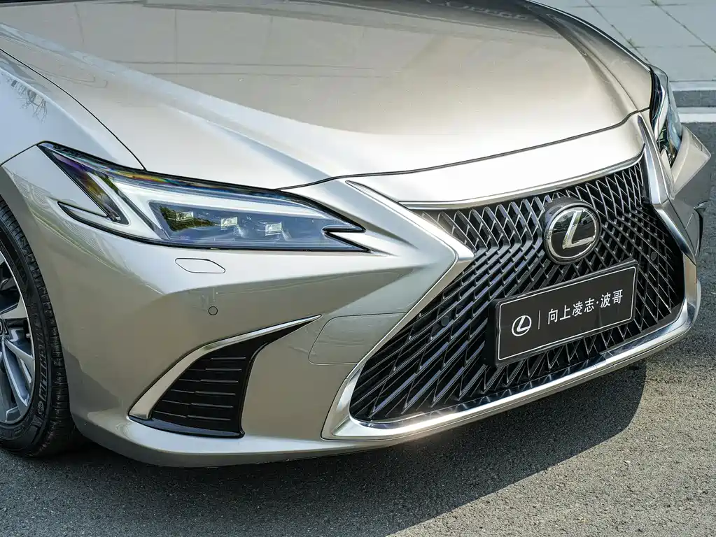 Lexus ES 2025 300h Premium