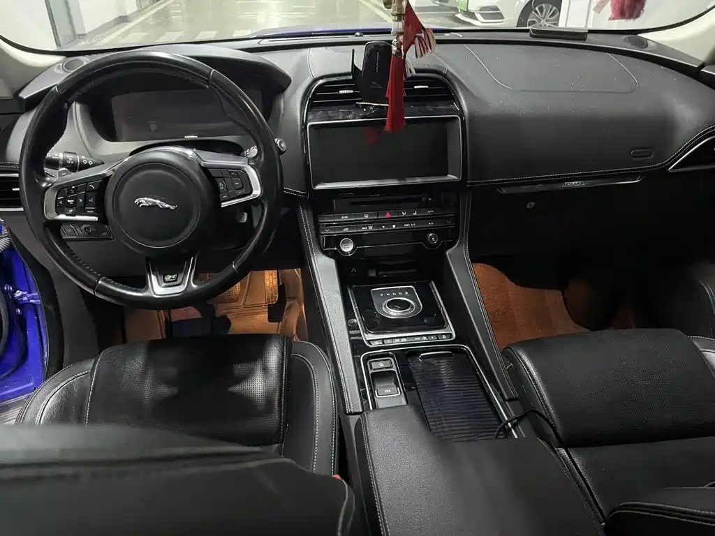 Jaguar F-PACE — миниатюра 7