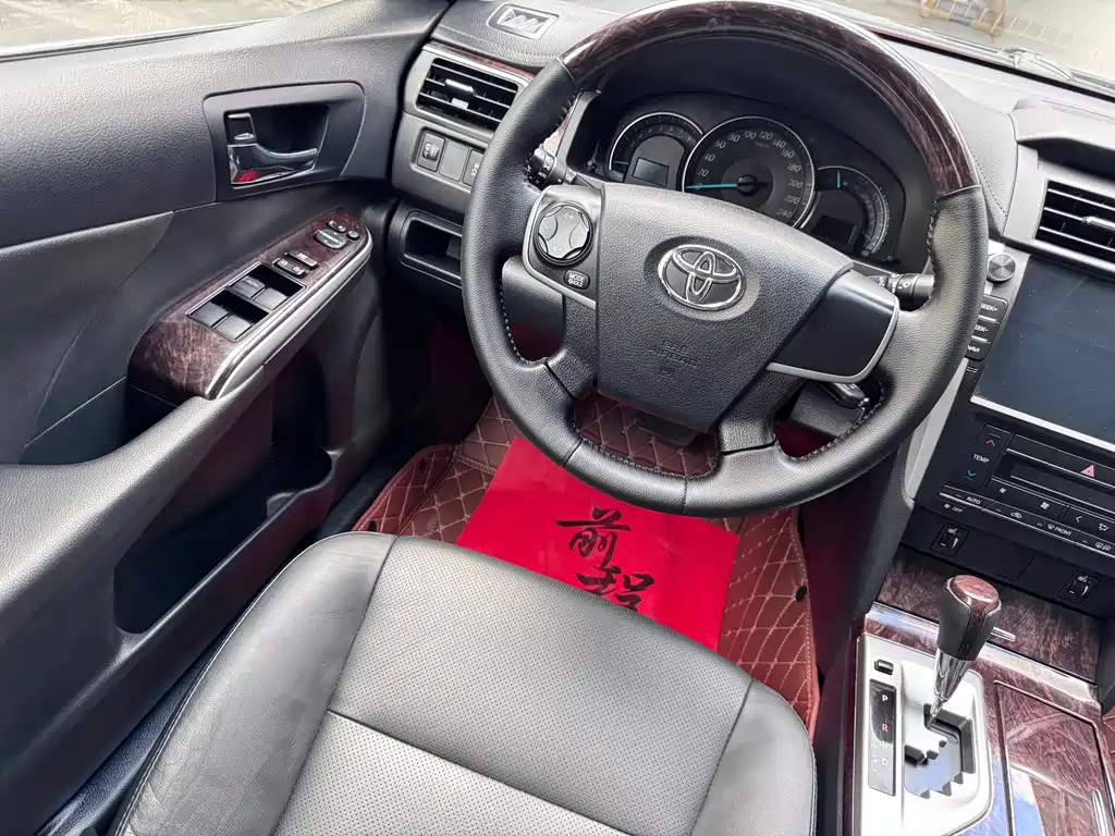 Toyota Camry — миниатюра 14