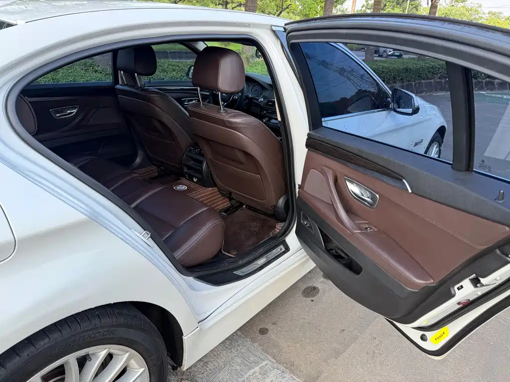 BMW 5 Series — миниатюра 9