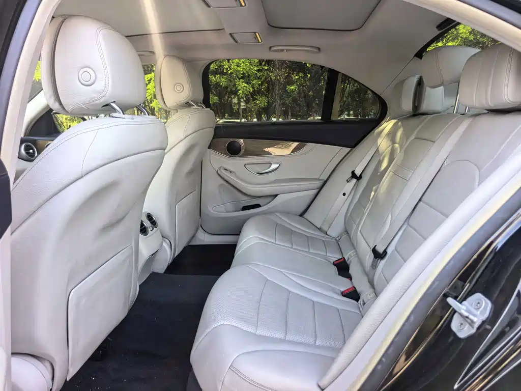 Mercedes-Benz C-Class — миниатюра 16