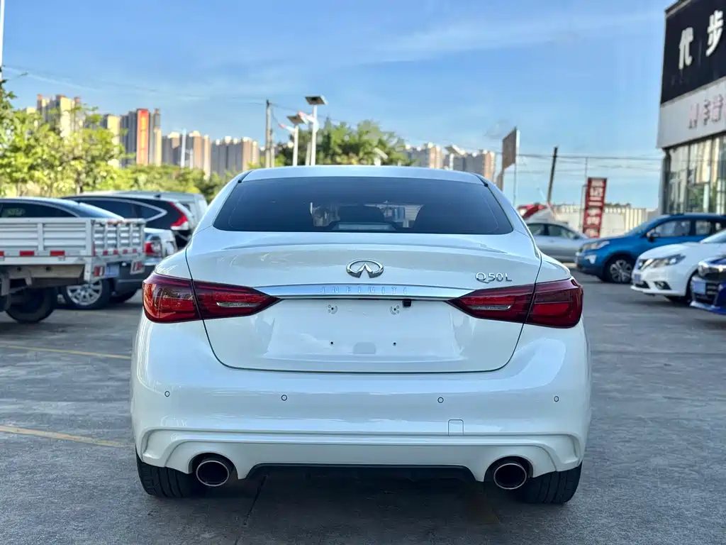INFINITI Q50L