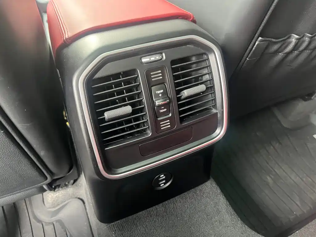 Porsche Macan — миниатюра 10