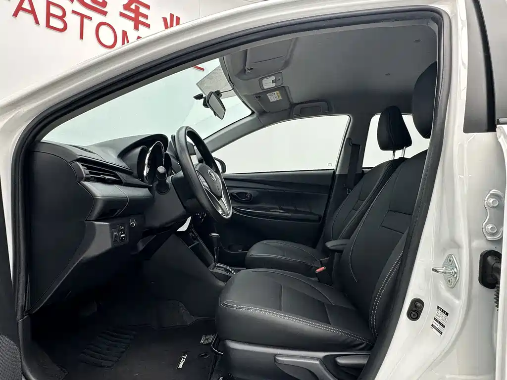 Toyota Yaris L — миниатюра 4