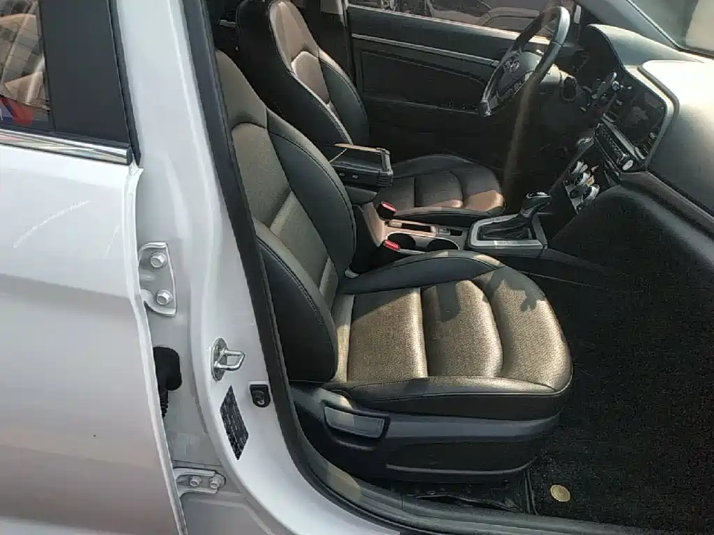Hyundai Elantra — миниатюра 25