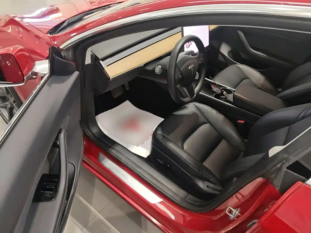 Tesla Model 3 — миниатюра 16