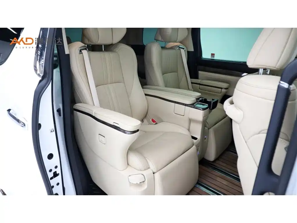 Toyota Vellfire — миниатюра 8