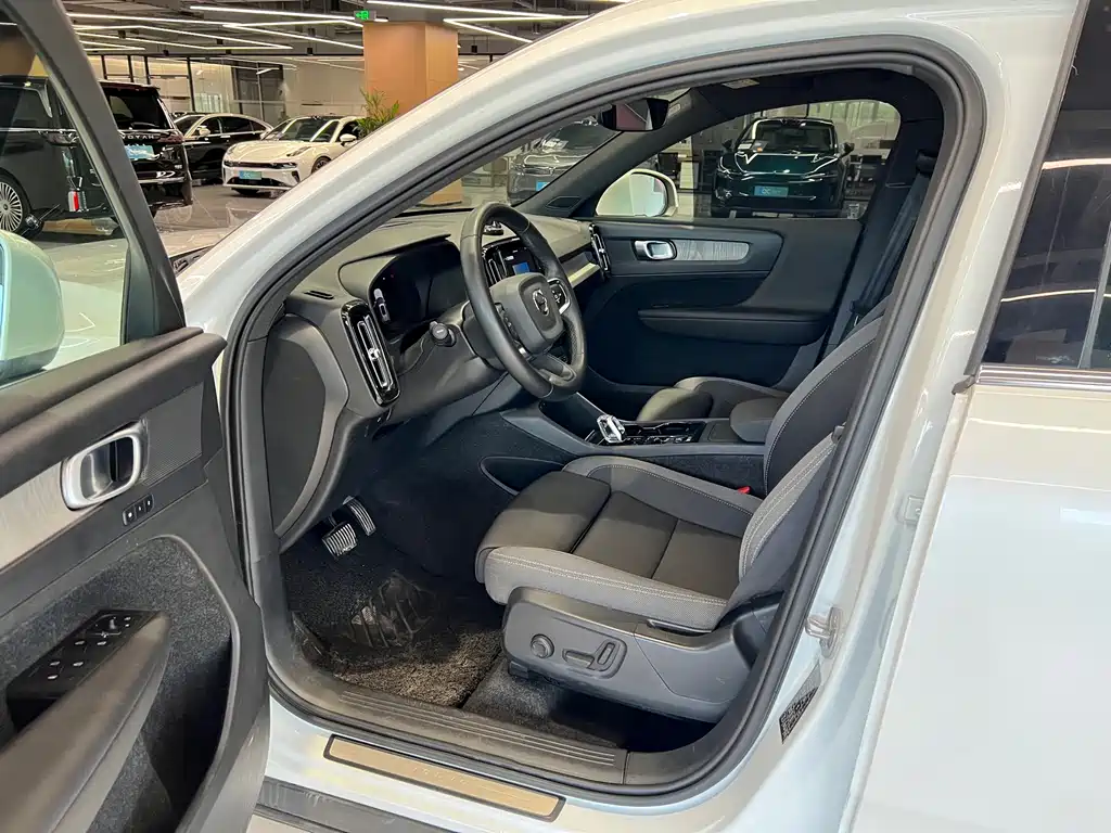 Volvo XC40 — миниатюра 8