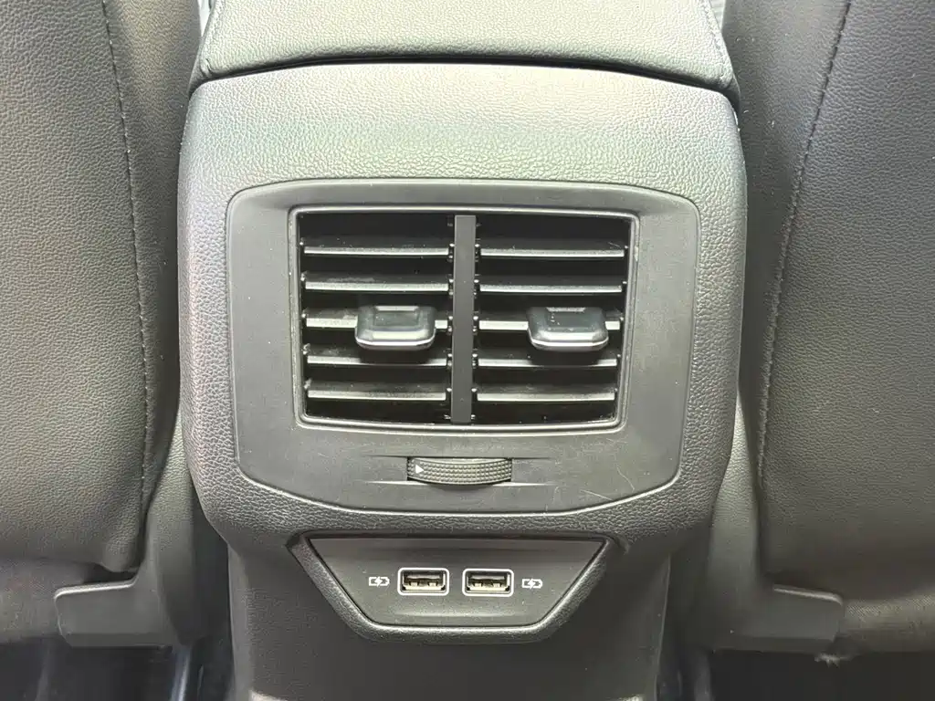 Volkswagen T-Roc — миниатюра 19