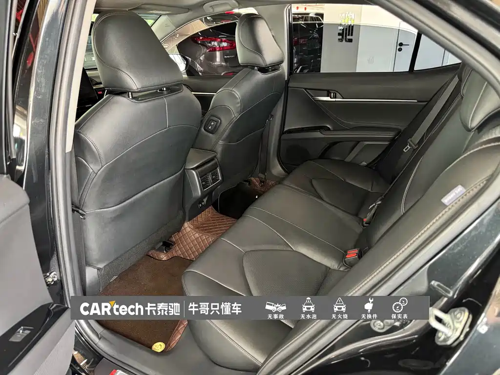 Toyota Camry — миниатюра 18