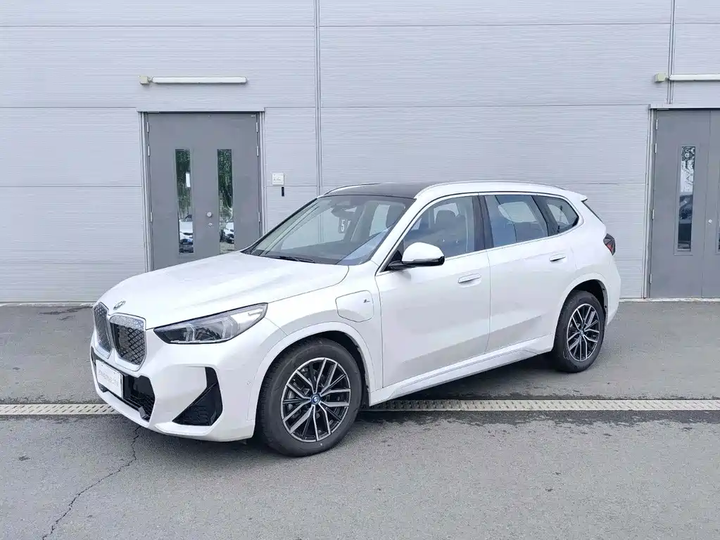 BMW iX1 2025