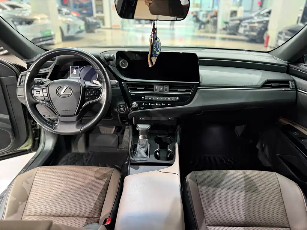 Lexus ES — миниатюра 10