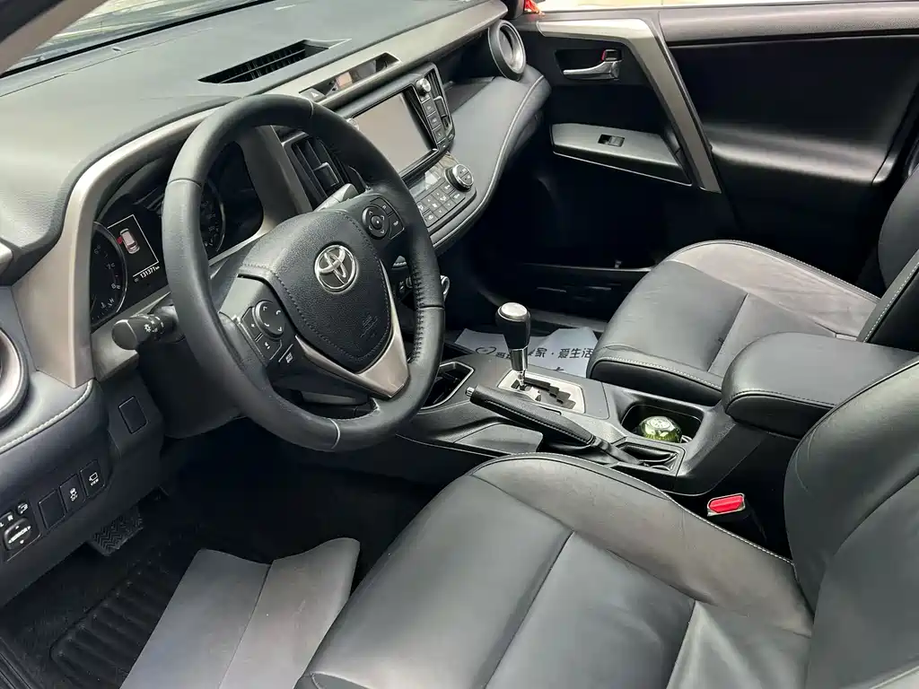 Toyota RAV4 — миниатюра 6