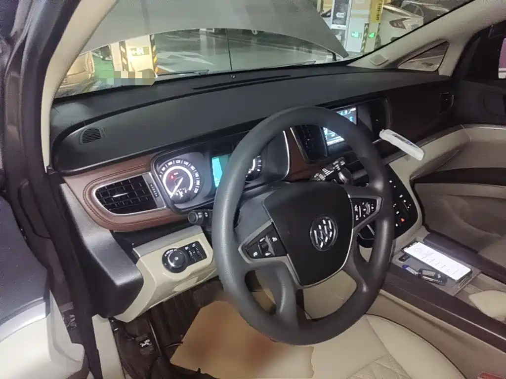 Buick GL8 — миниатюра 10