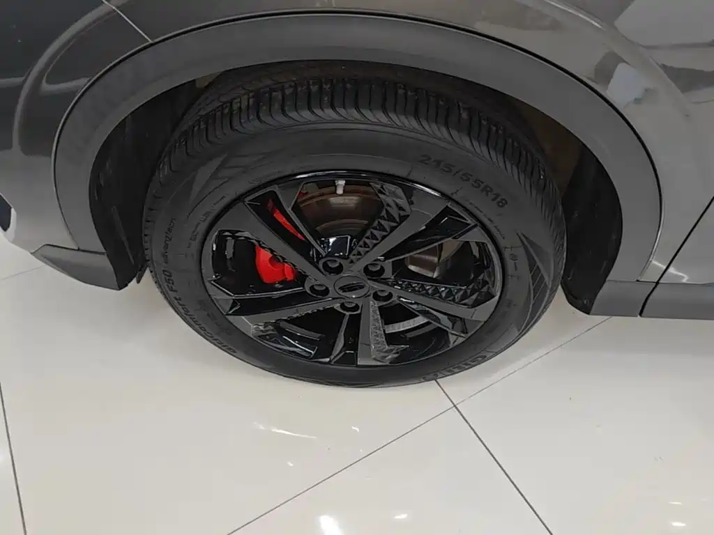 Geely Binyue — миниатюра 23