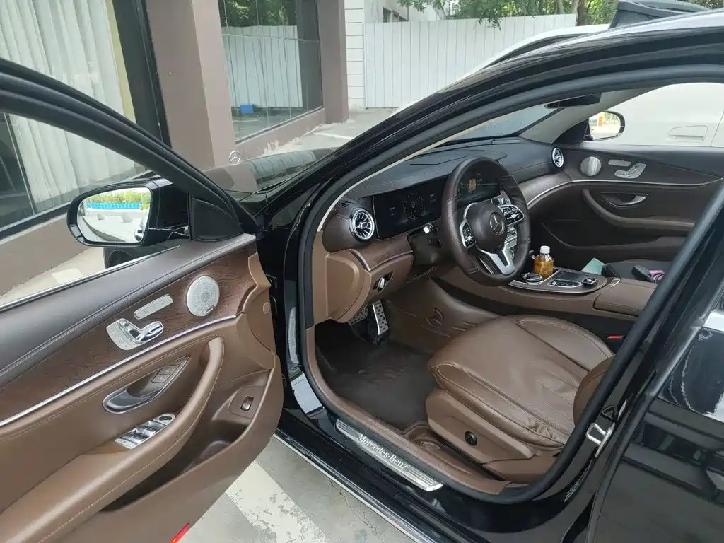 Mercedes-Benz E-Class — миниатюра 17