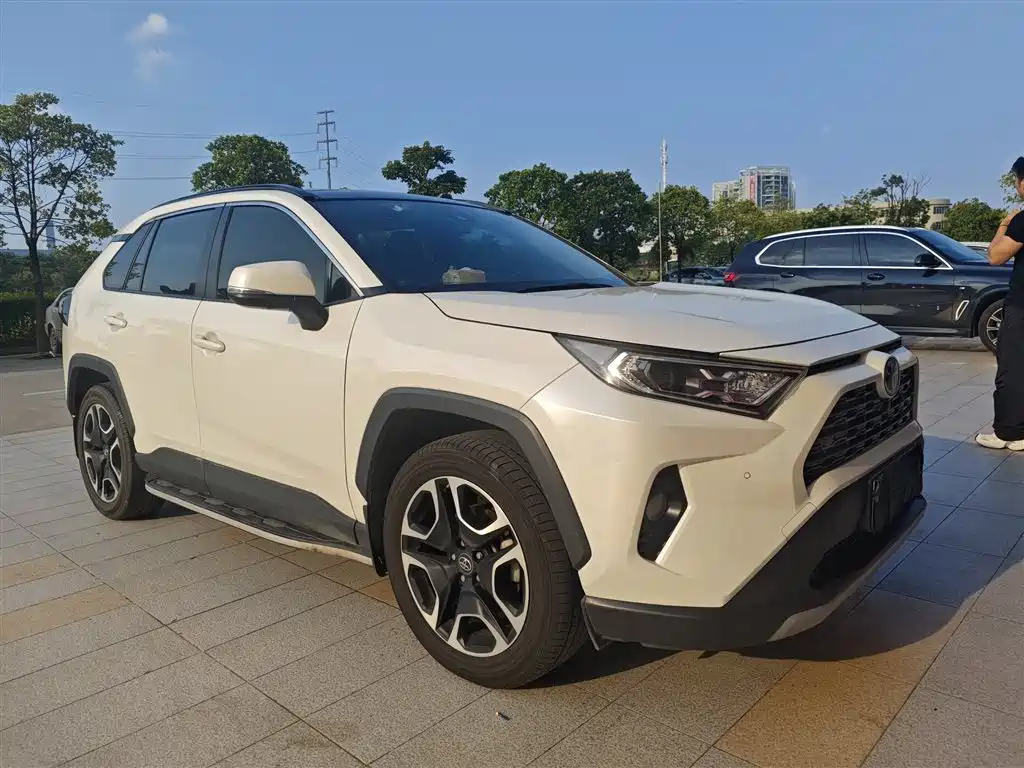 Toyota RAV4 — миниатюра 5