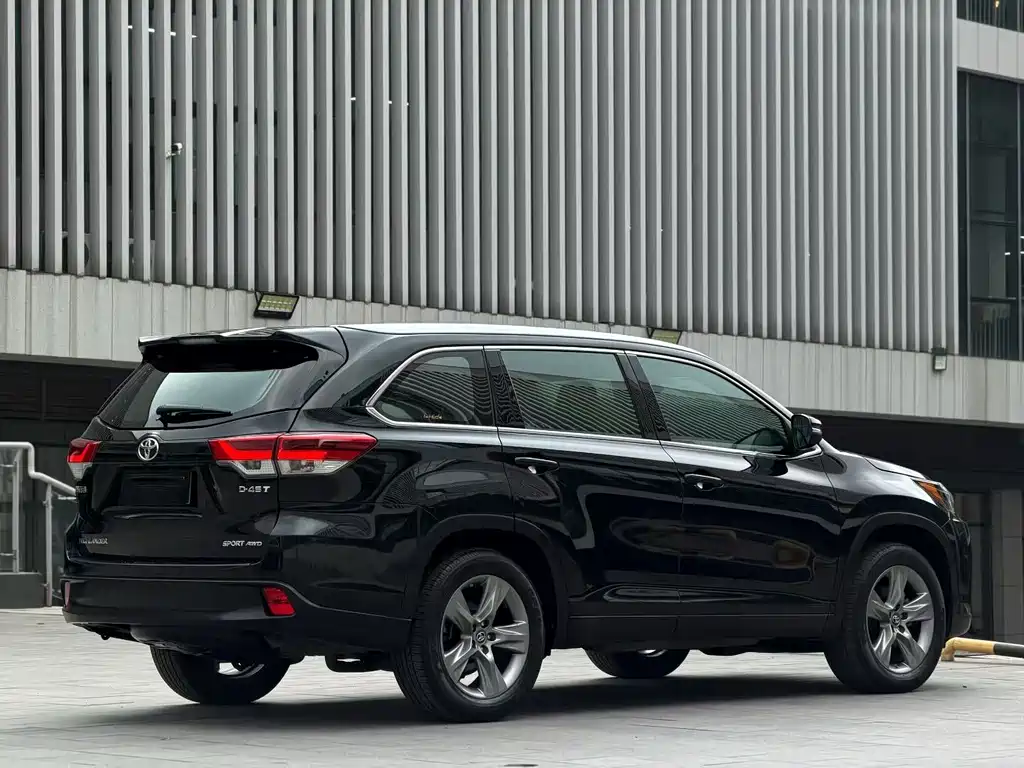 TOYOTA HIGHLANDER