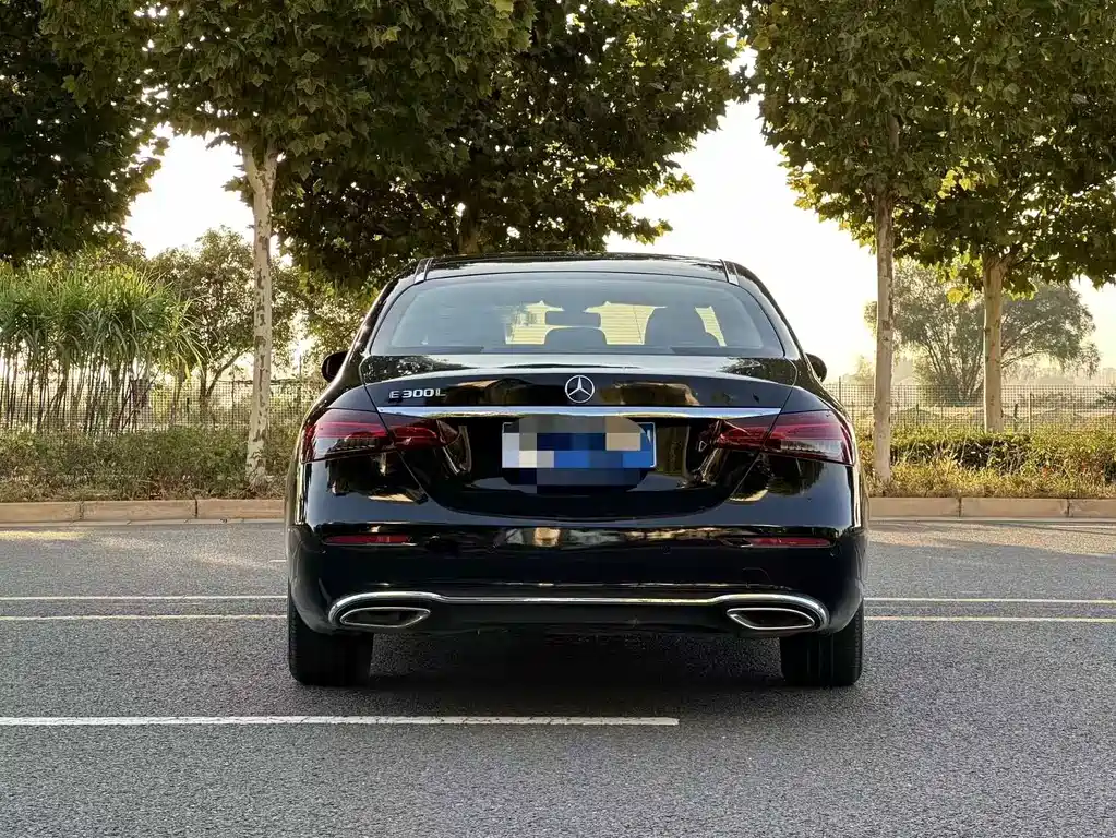 Mercedes-Benz E-Class — миниатюра 7