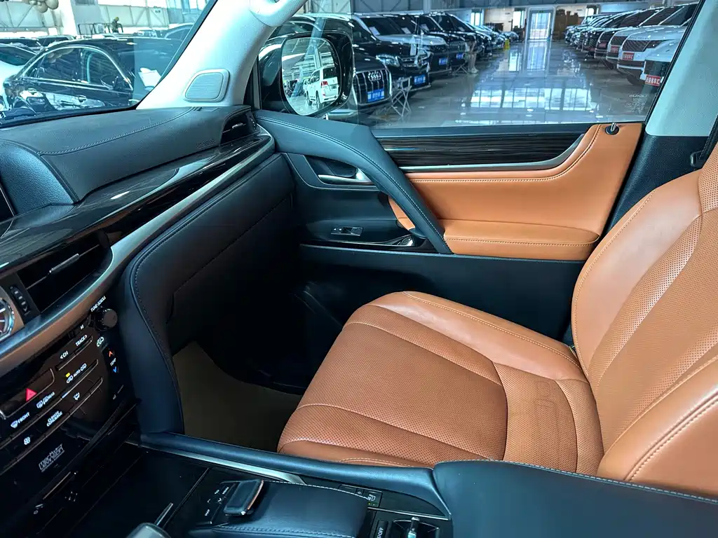 Lexus LX — миниатюра 12