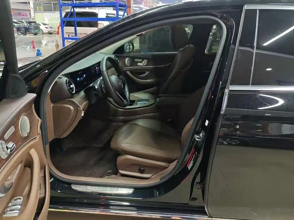 Mercedes-Benz E-Class — миниатюра 5
