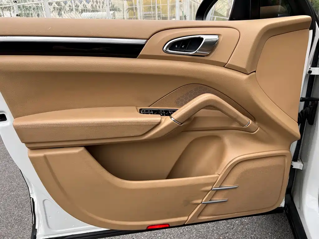 Porsche Cayenne — миниатюра 20