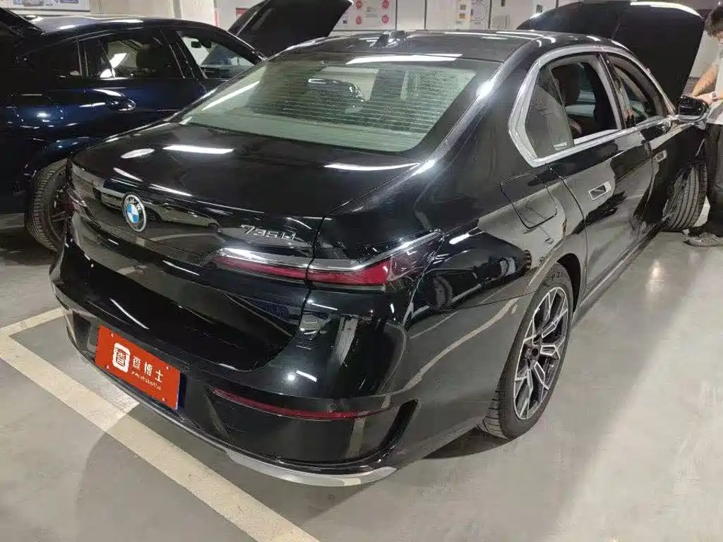 BMW 7 Series — миниатюра 6