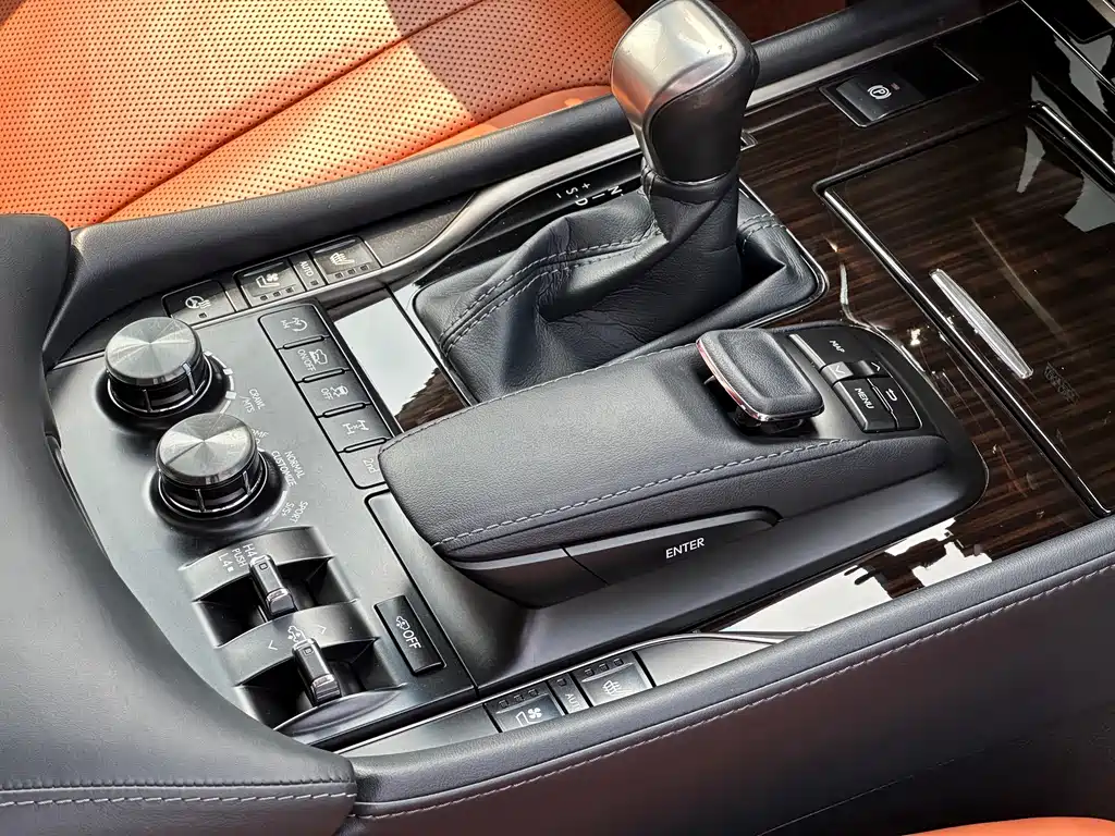 Lexus LX — миниатюра 5