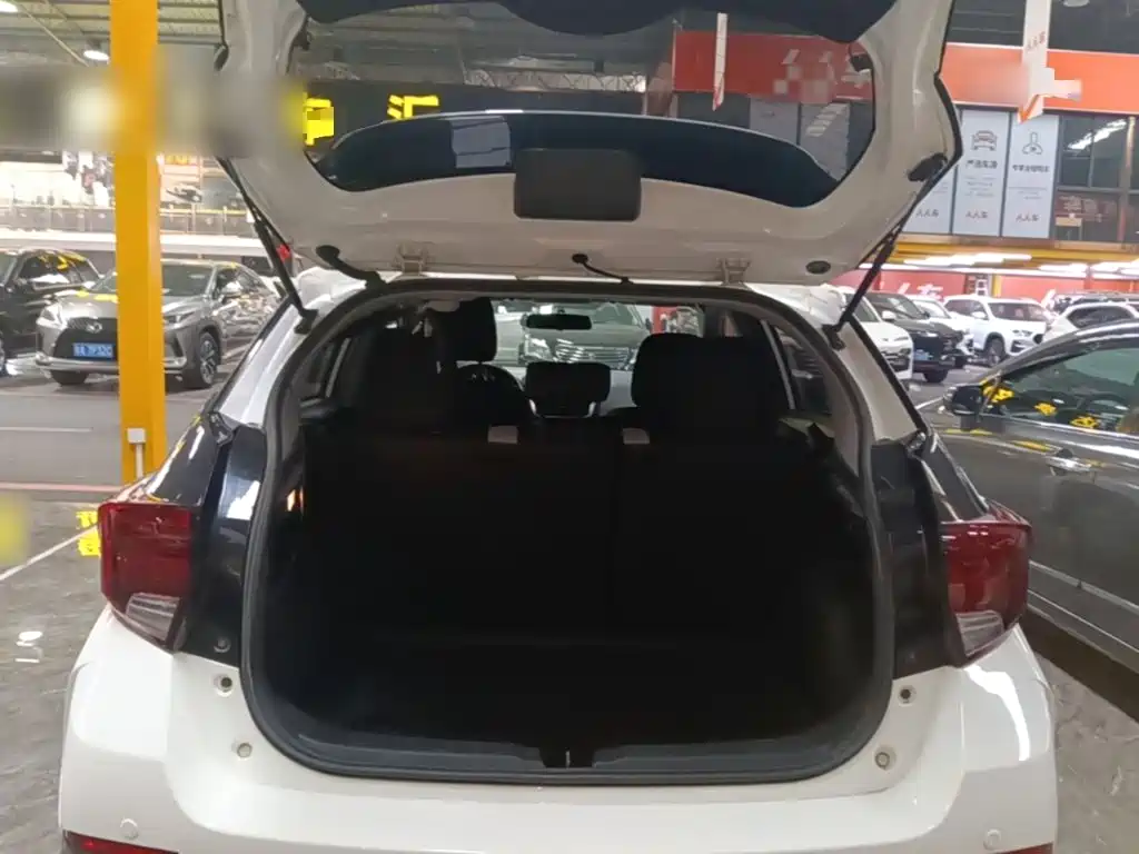 Toyota Yaris L — миниатюра 19