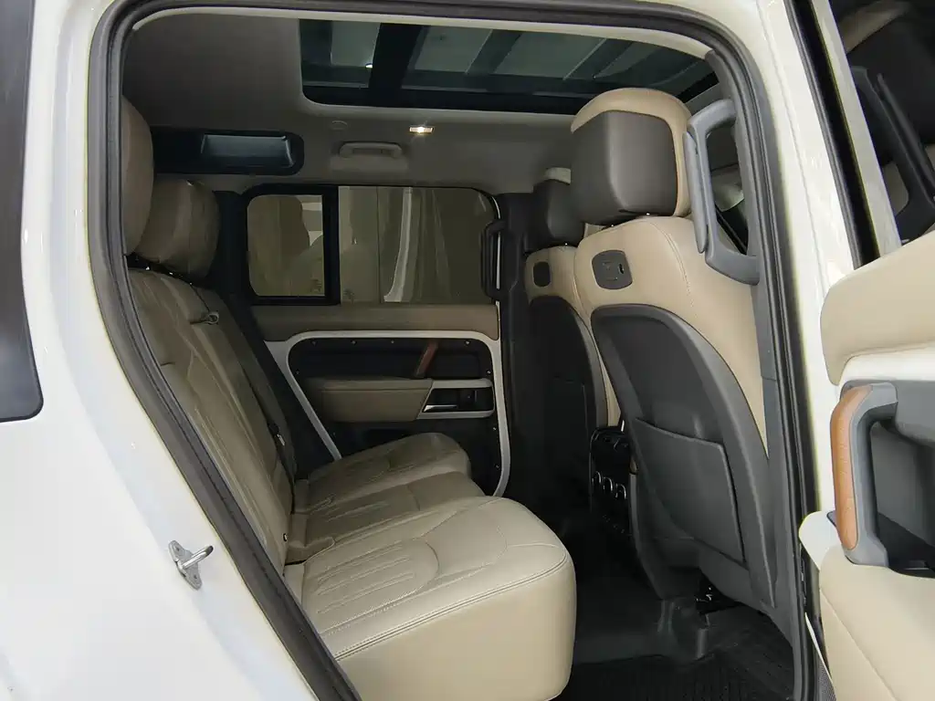 Land Rover Defender — миниатюра 12