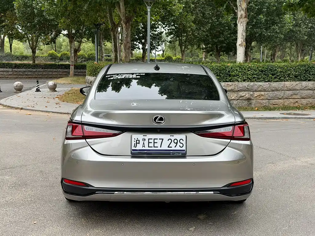 Lexus ES — миниатюра 8