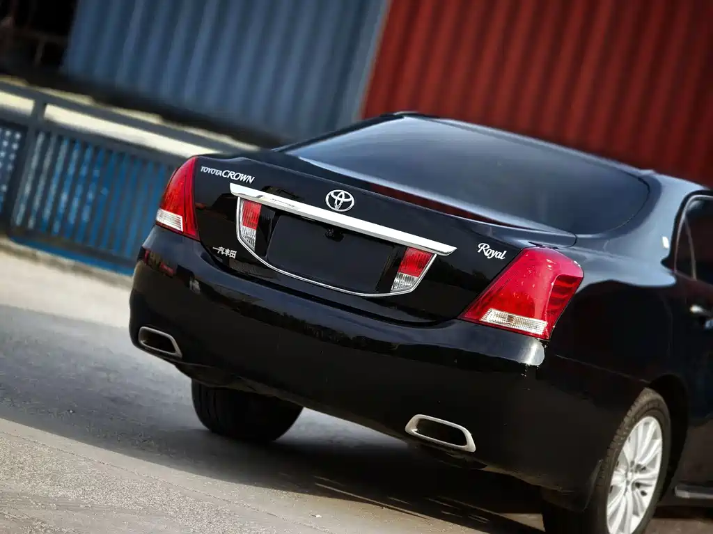 Toyota Crown — миниатюра 7